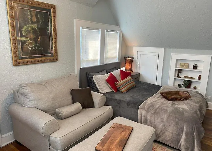 Cozy Retreat In Worth Apartment